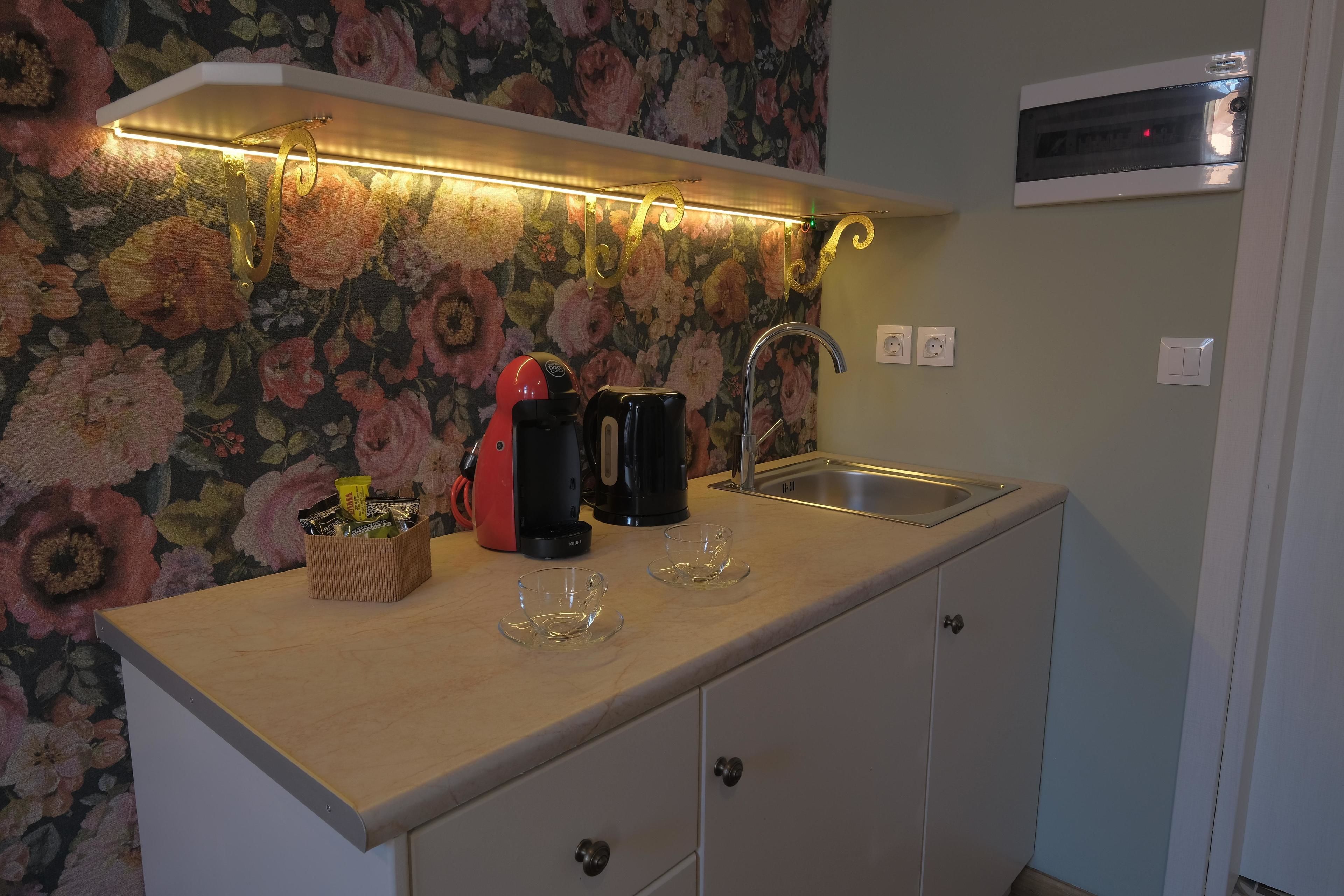 fridge, stovetop, coffee/tea maker, cookware/dishes/utensils