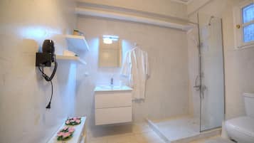 City Apartment, 3 Bedrooms | Bathroom
