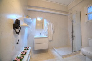 City-Apartment, 3 Schlafzimmer | Badezimmer | Dusche, Haartrockner, Bademäntel, Hausschuhe