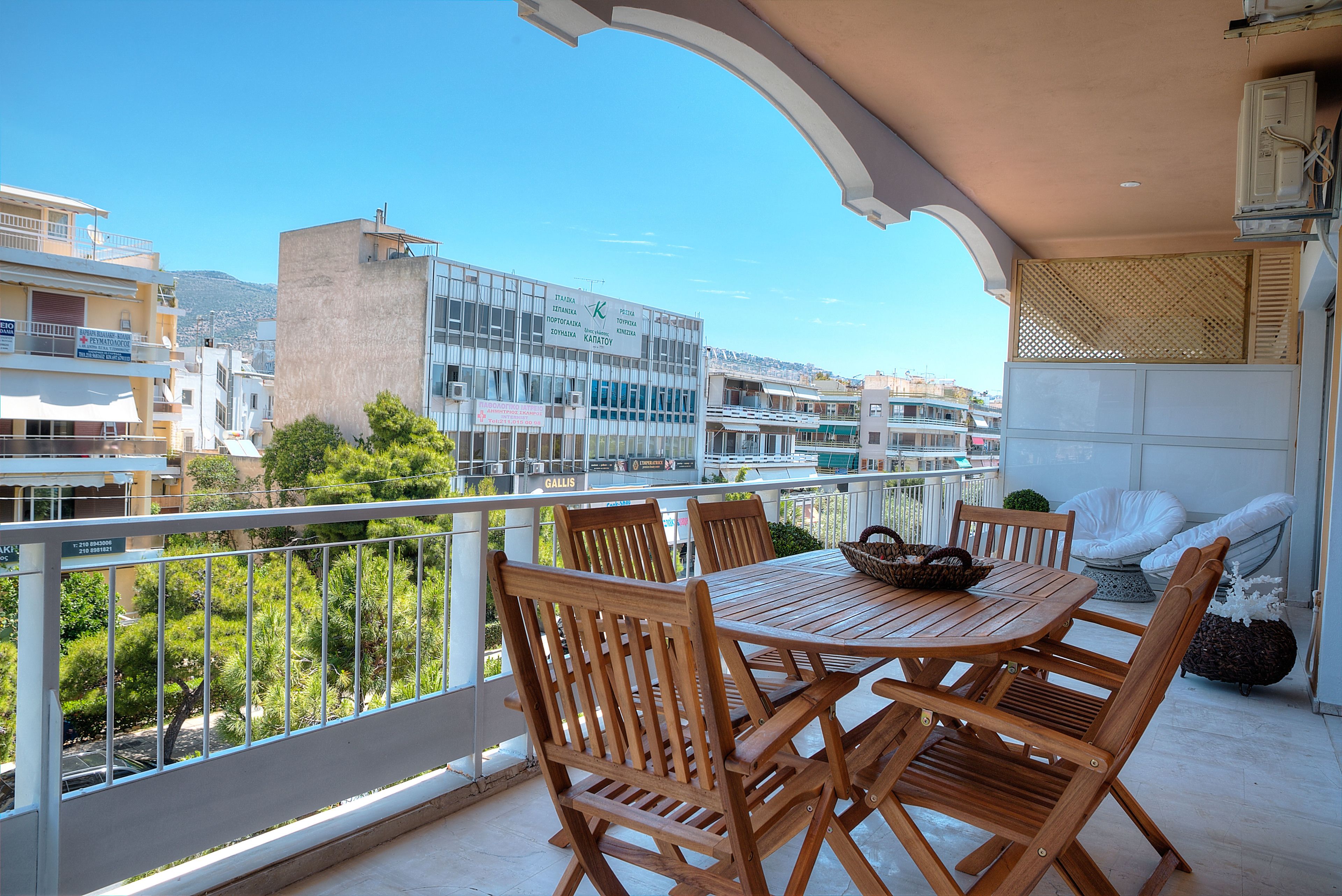 City Apartment, 3 Bedrooms | Balcony