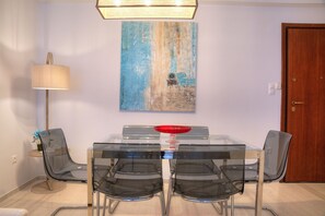 Appartement Ville, 3 chambres | Restauration dans la chambre