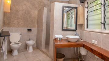 Standard Double Room | Bathroom | Towels