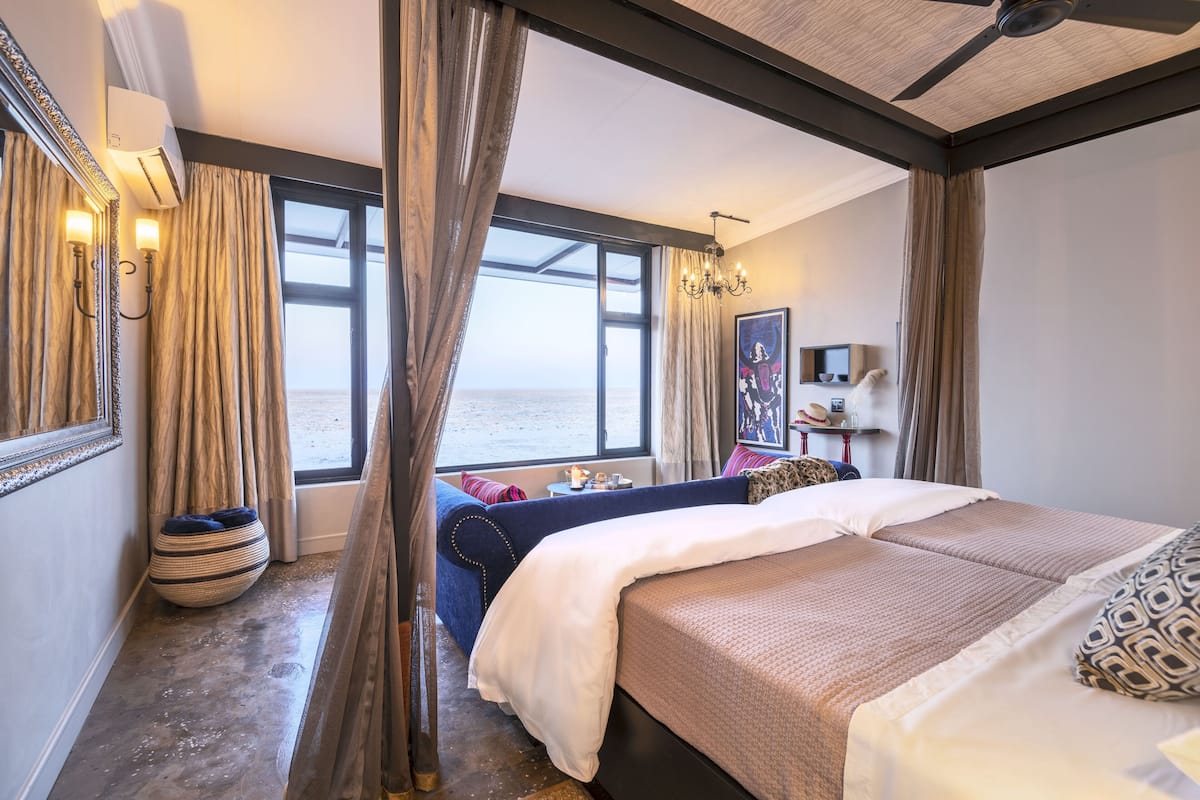 Premium bedding, in-room safe, desk, laptop workspace