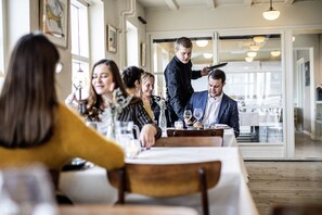 Dinner served - Hotel Sidesporet (Holbaek)