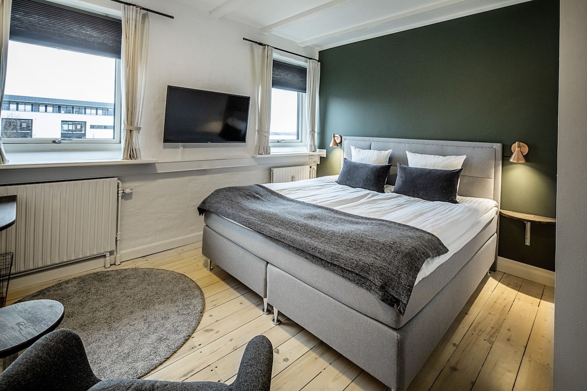 standard double or twin room (double use or single use) | 1 bedroom, blackout curtains, free wifi, bed sheets