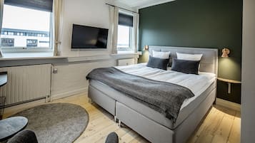 Blackout curtains, free WiFi, bed sheets