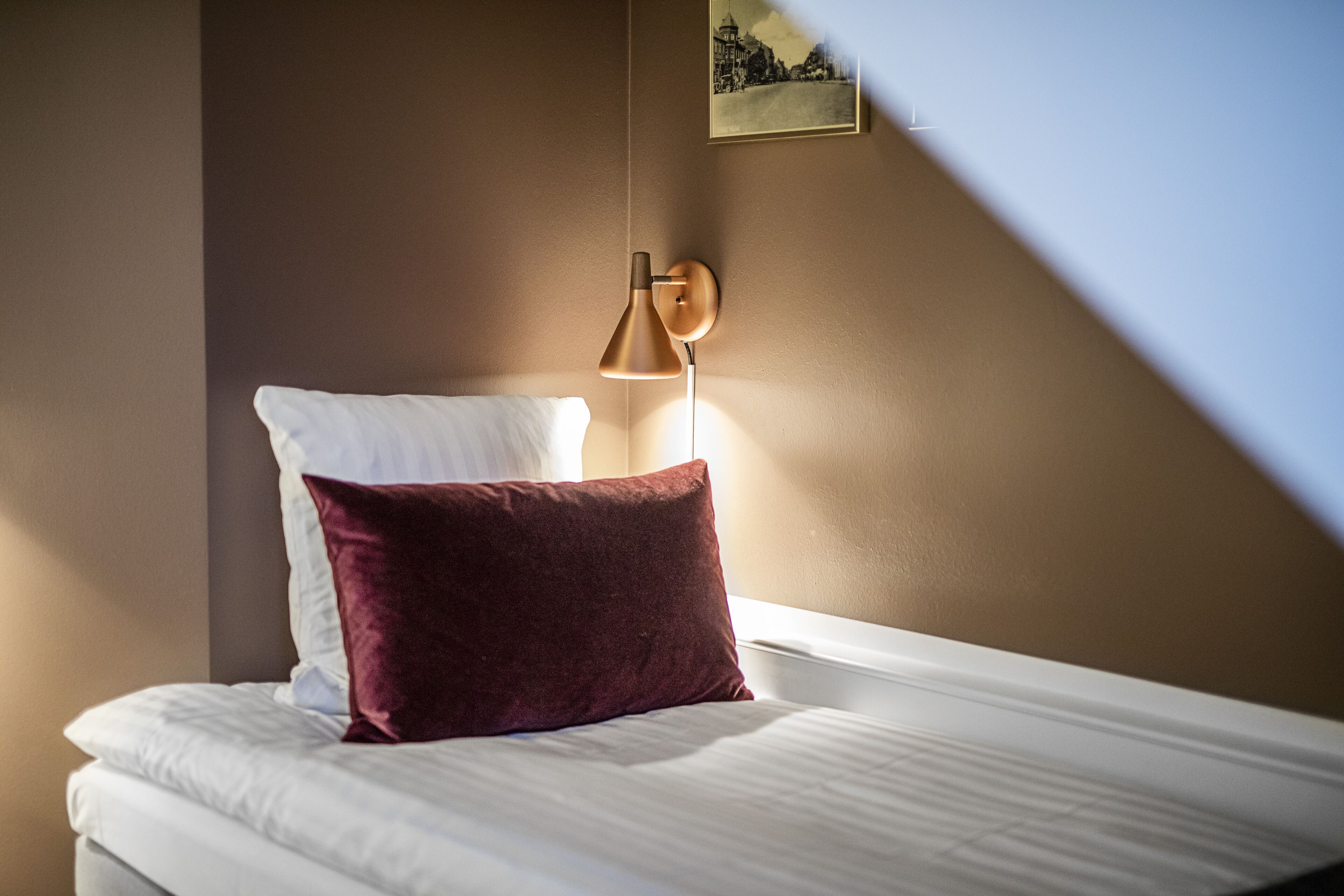 standard double or twin room (double use or single use) | 1 bedroom, blackout curtains, free wifi, bed sheets