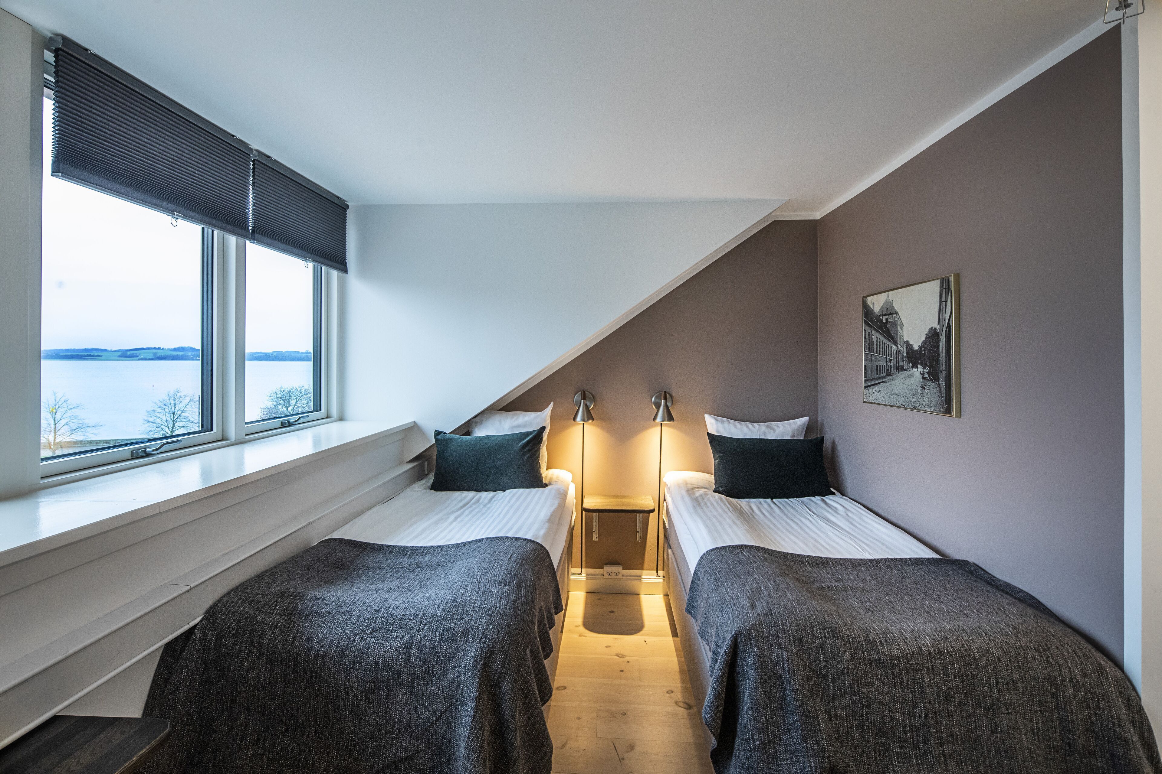 Blackout drapes, free WiFi, bed sheets