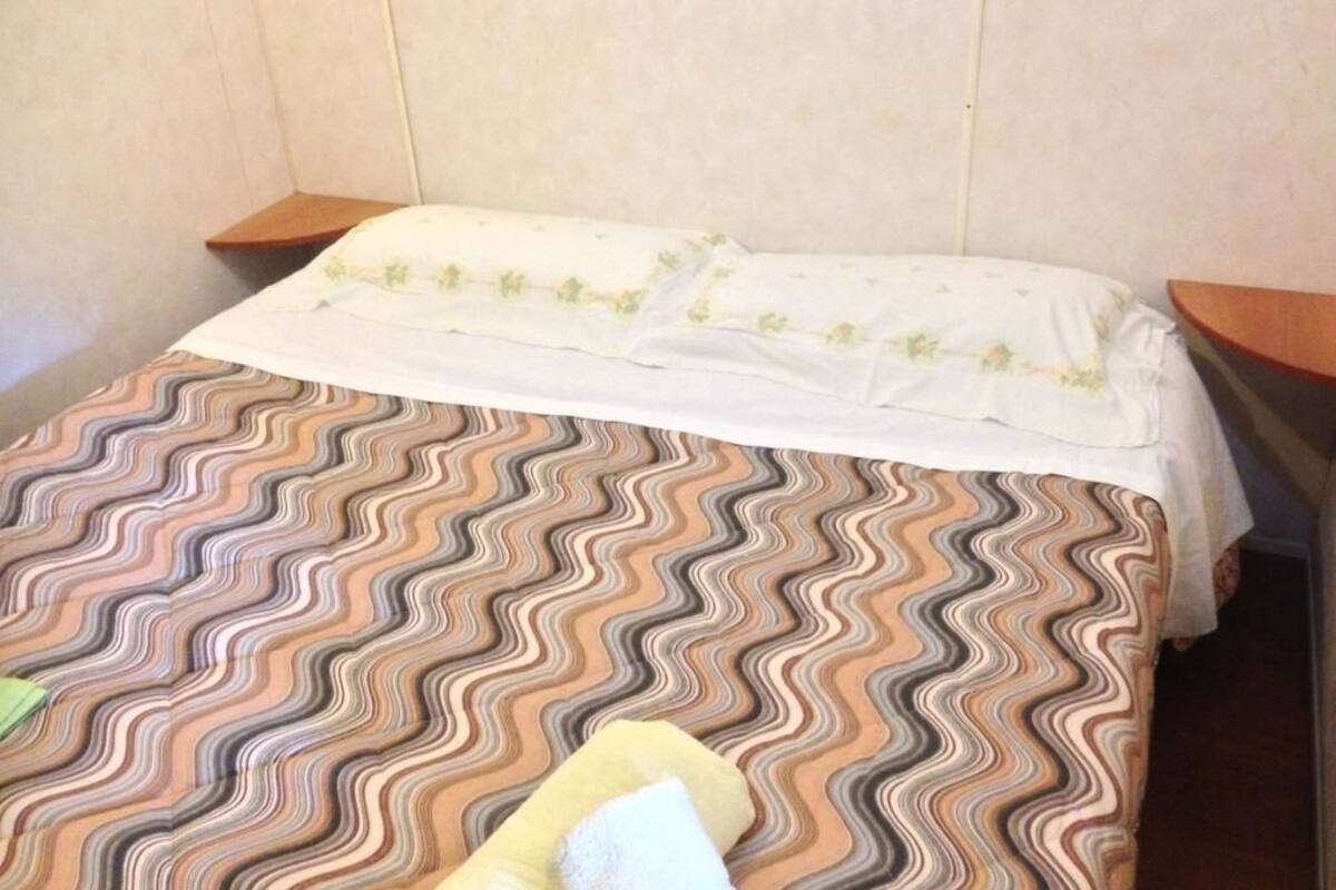 Mobile Home, 2 Double Beds | Desk, bed sheets