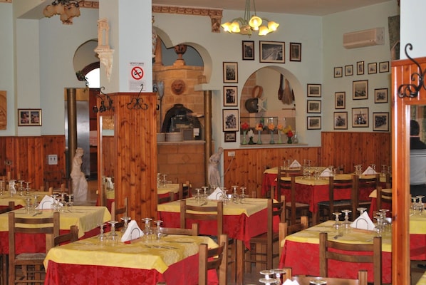 مطعم