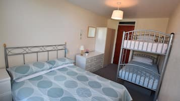 Iron/ironing board, bed sheets