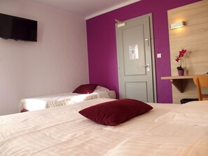 標準三人房 | 獨特裝潢、布置獨特、書桌、免費無線上網