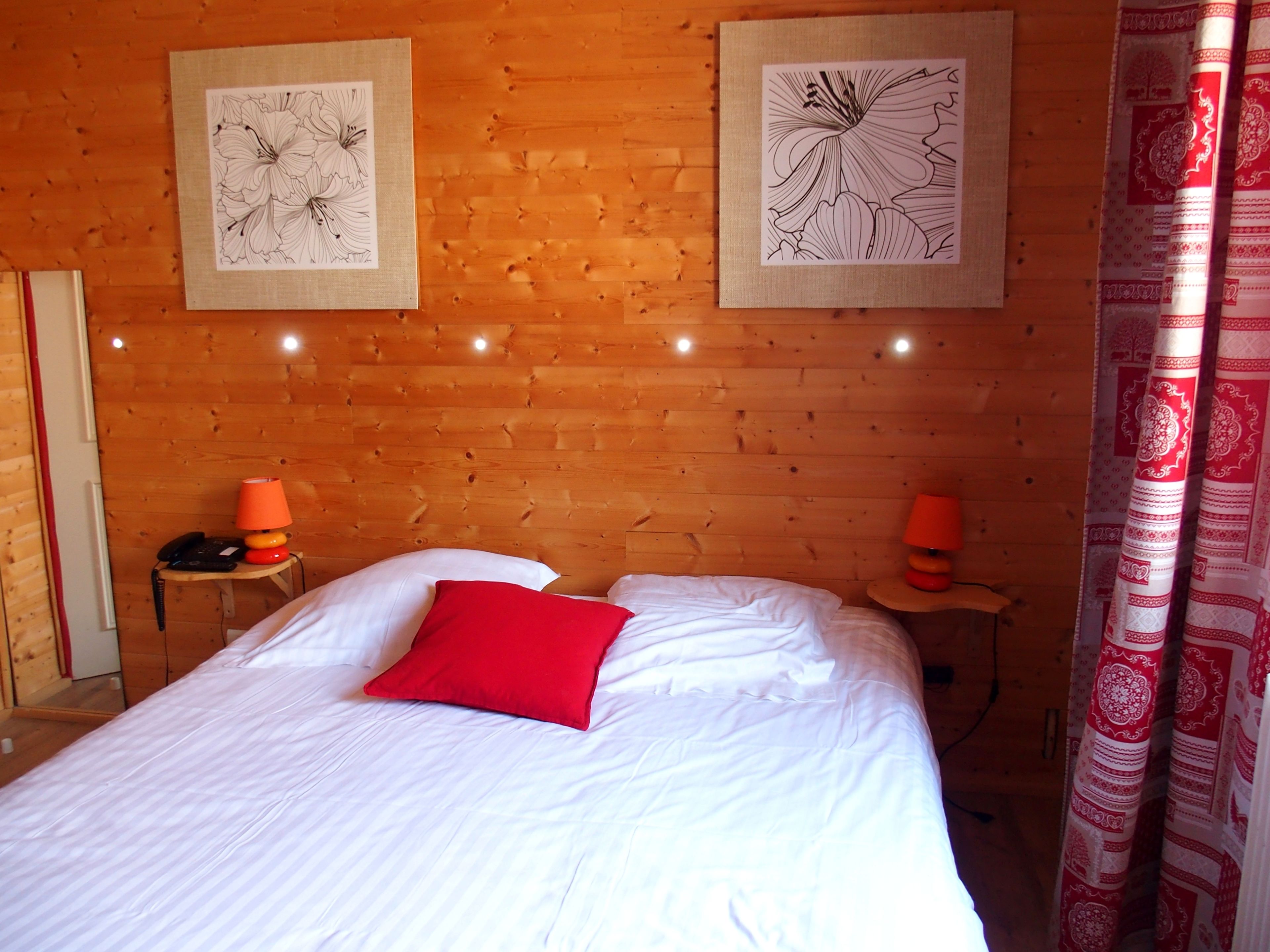 standard double room | individually decorated, individually furnished, desk, free wifi