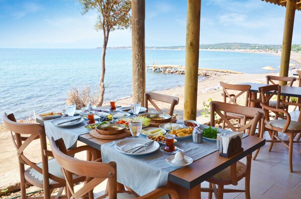 Free daily full breakfast