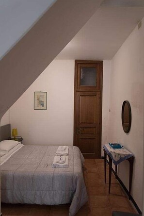 Escritorio y camas plegables/adicionales 
