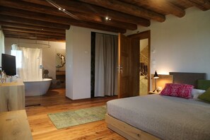 Habitación Confort con 1 cama doble o 2 individuales, bañera, vistas al jardín | Ropa de cama de alta calidad, minibar, sistema de insonorización