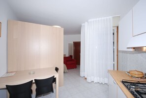 Studio (A-3) | In-room dining - Residence Bianco e Nero (Lignano Sabbiadoro)