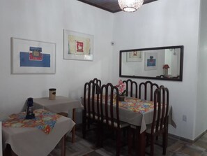 Bữa sáng đầy đủ hàng ngày (10 BRL/mỗi người) 