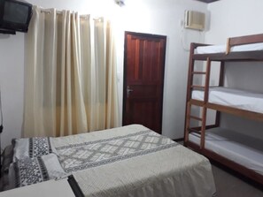 Phòng dành cho gia đình (Economico) | Minibar, truy cập Internet không dây miễn phí, bộ trải giường 