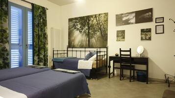 Deluxe Double or Twin Room, Non Smoking, Ensuite | Premium bedding, individually decorated, individually furnished, desk
