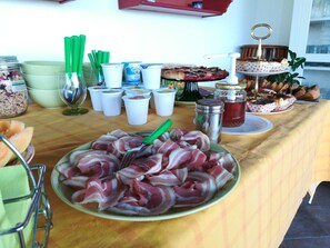 Gratis morgenmadsbuffet hver dag