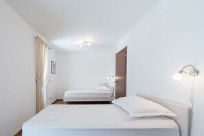 2 عدّة غرف نوم ومكواة/لوح كي وواي فاي وملاءات أسرّة