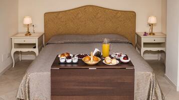 Vierbettzimmer, Balkon | Schallisolierte Zimmer, kostenloses WLAN, Bettwäsche