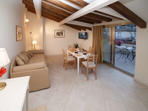 Quadruple Room, Balcony | Living area