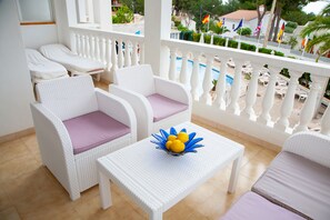 Blackout drapes, iron/ironing board, free WiFi, bed sheets - Atalaya Bosque Apartamentos (Calvia)