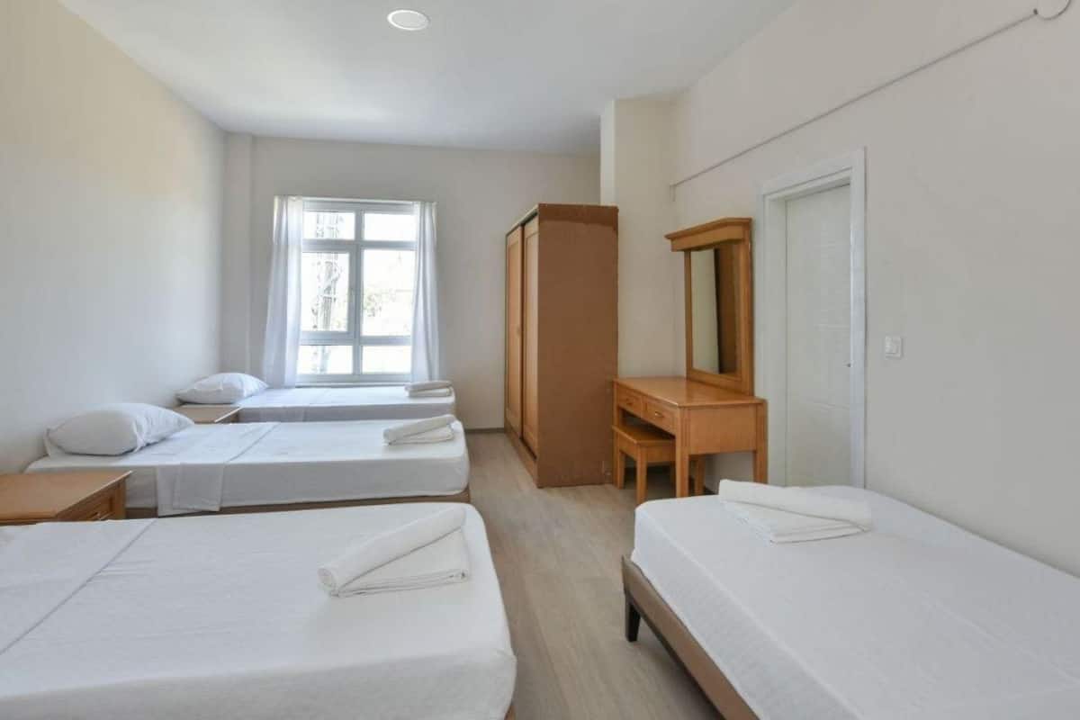 Quadruple Room | Iron/ironing board, free WiFi, bed sheets