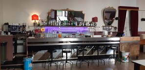 Bar (in der Unterkunft)
