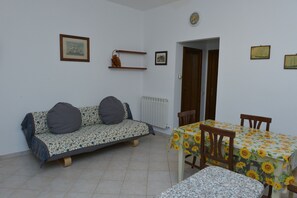 Standard Apartment, 1 Bedroom (Albicocca) | In-room dining - Agriturismo Nato Contadino (Capalbio)