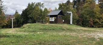 Ski In/Out at Sugarloaf
Short Walk or Shuttle to Bars and Base Area
Sleeps 4
