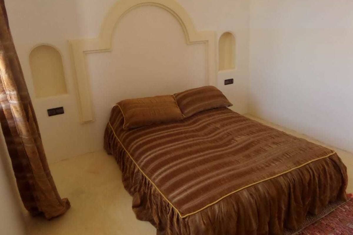 Villa | Cortinas opacas, tabla de planchar con plancha, cunas gratuitas