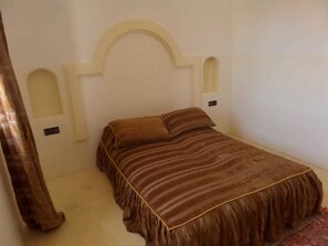 Villa | Individuelt dekorert, individuelt innredet og blendingsgardiner