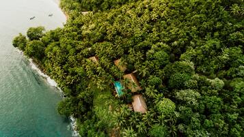 المنطقة المحيطة بالمنشأة