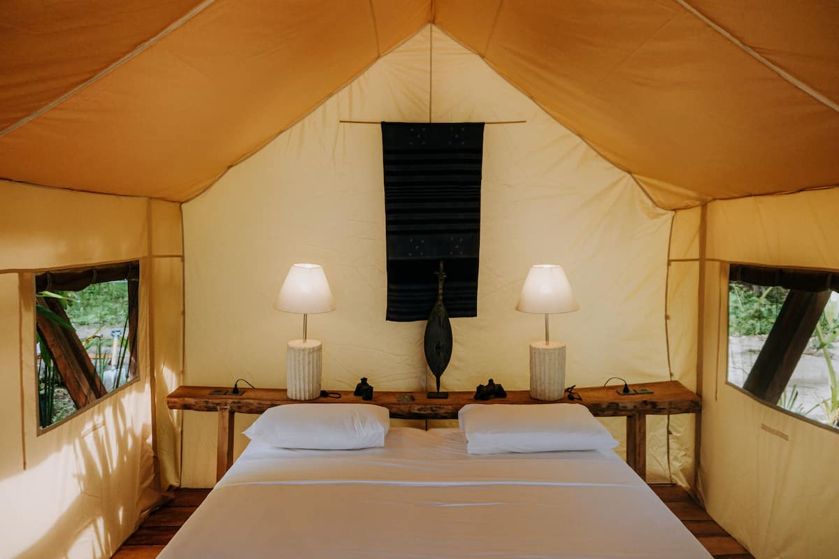 Traditional Tent | In-room safe, bed sheets