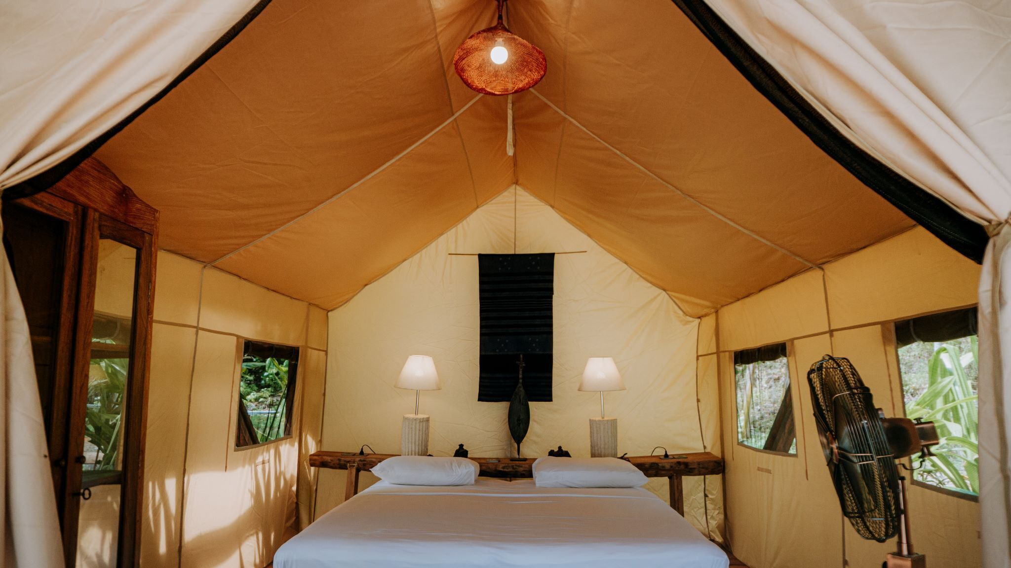 In-room safe, bed sheets