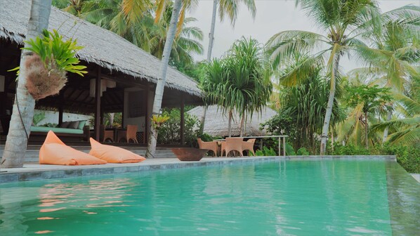 Outdoor pool, pool loungers
