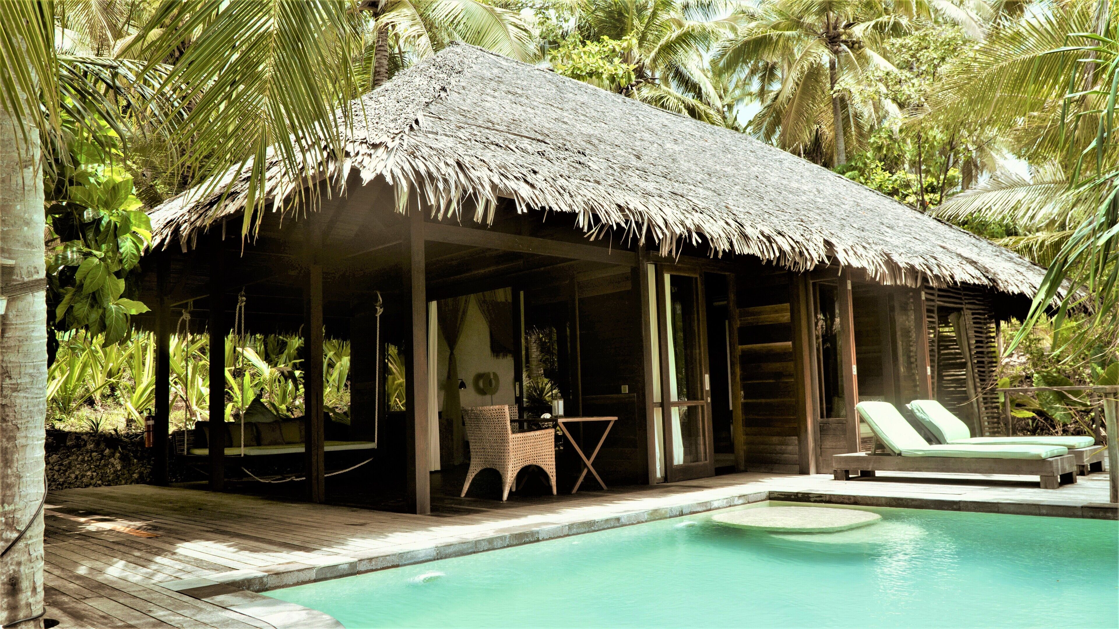 Deluxe Villa | In-room safe, bed sheets