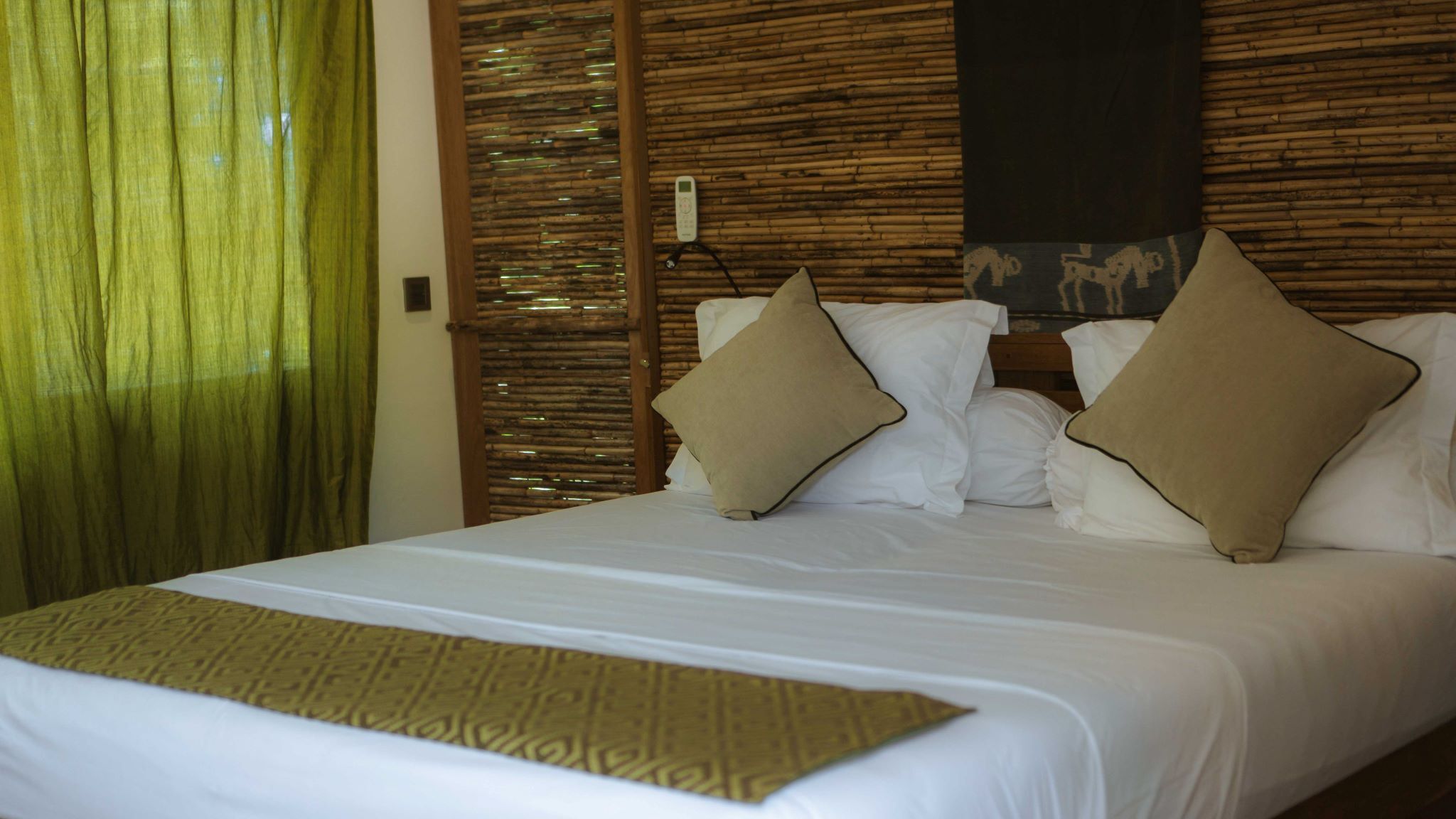In-room safe, bed sheets