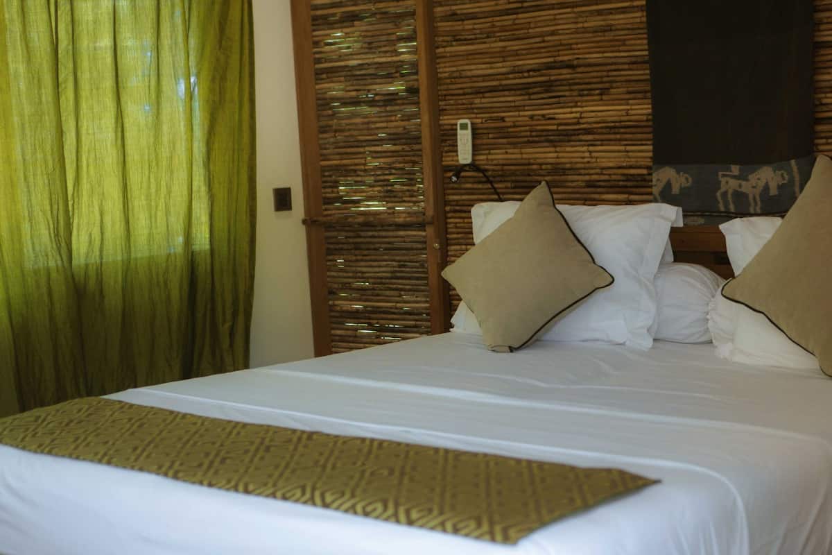 Cofres nos quartos, roupa de cama