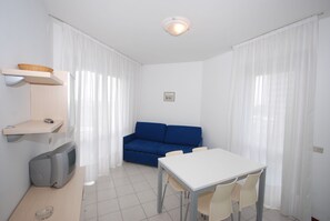 Appartement, 1 slaapkamer (B-4) | Woonruimte | Een flatscreentelevisie