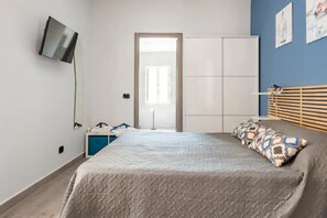 Premium bedding, down comforters, memory foam beds, desk - B&B Home Visit (Agrigento)