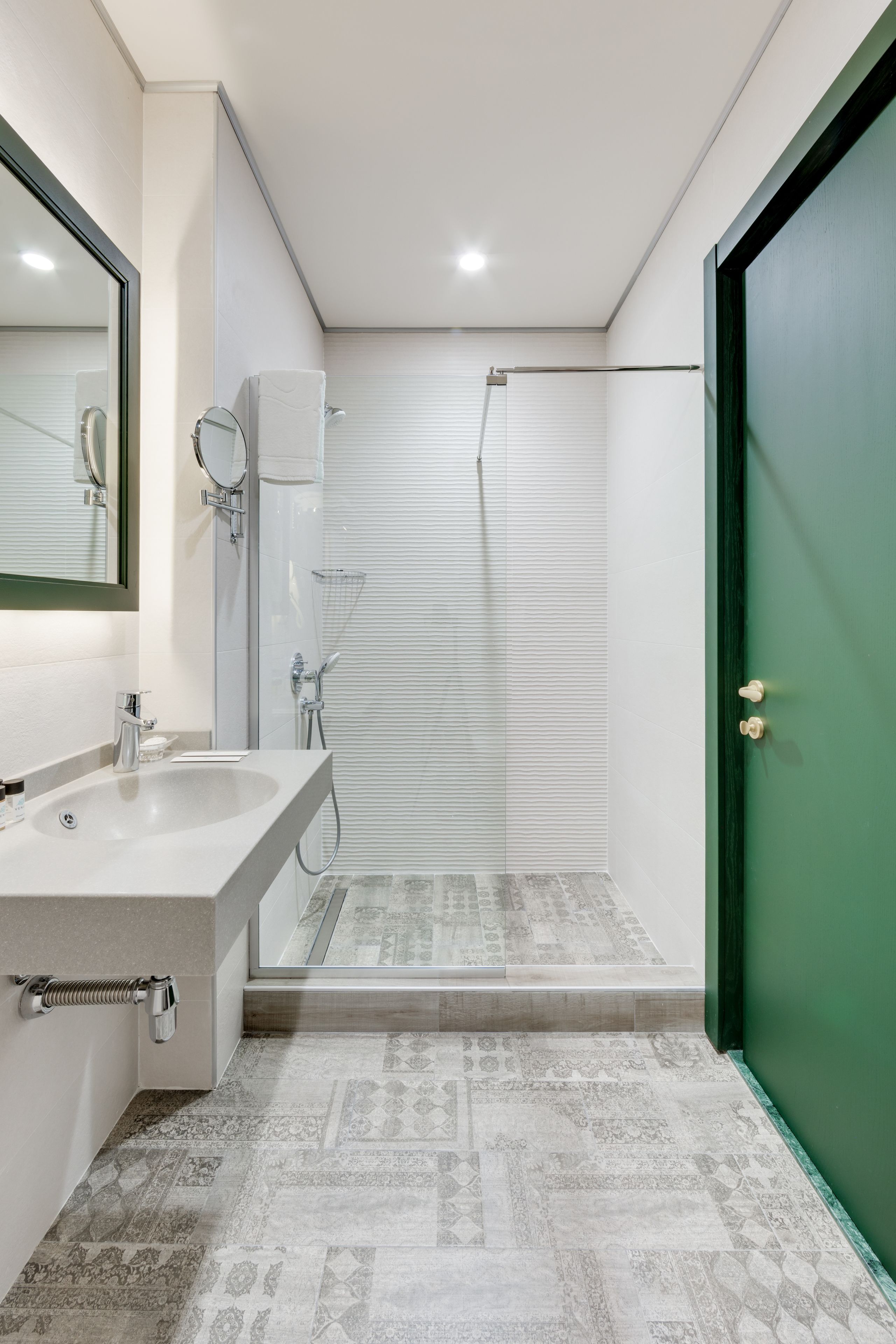 economy double or twin room | bathroom | shower, hydromassage showerhead, free toiletries, hair dryer