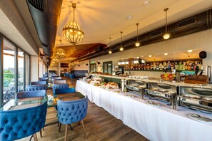 Free daily buffet breakfast  - Sole Palace (Tbilisi)