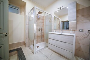 Chambre Double Deluxe, balcon | Salle de bain