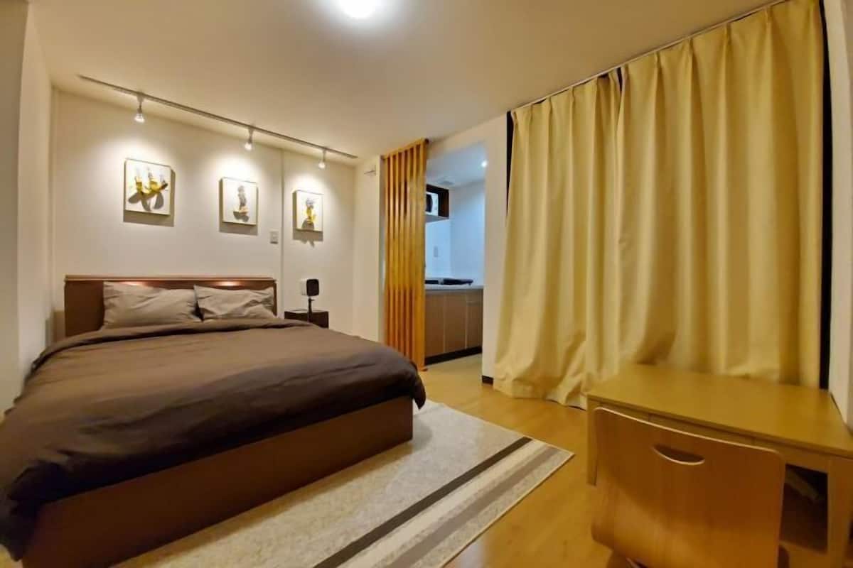 1 bedroom, individually decorated, individually furnished, desk