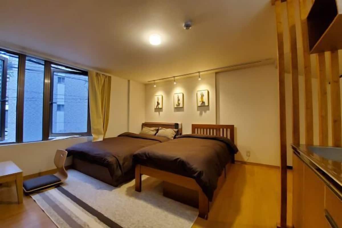 1 bedroom, individually decorated, individually furnished, desk