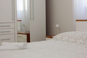 2 slaapkamers, een strijkplank/strijkijzer, gratis wifi, beddengoed